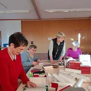 die fleißigen Helferinnen bei der Arbeit