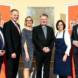 Rund 400 Gäste folgten am 2. Dezember 2025 der Einladung zu einer Benefizgala anlässlich des 170-jährigen Bestehens des historischen Dombauvereins ins Palais Kaufmännischer Verein Linz. Am Foto von links: Landeshauptmann a.D. Josef Pühringer (geschäf