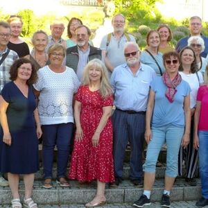 Gruppenfoto vom Ausflug vor der Bruckner Büste