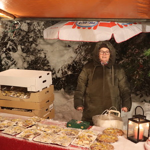 Adventfeier mit Genuss-standln in St. Quirinus