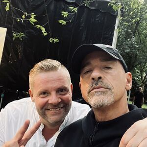 Er holt die Stars auf den Domplatz: Simon Ertl mit Eros Ramazzotti
