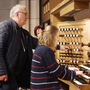 Domorganist Wolfgang Kreuzhuber bei einem Orgelseminar an der Rudigierorgel