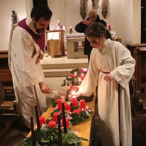 Adventfeier mit Genuss-standln in St. Quirinus