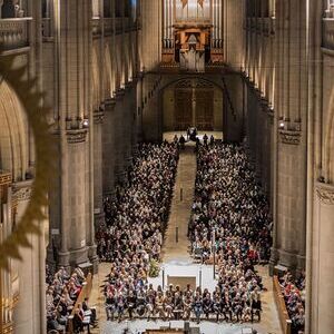 Mehr als 1.200 Besucher:innen kamen am 9. Mai 2026 in den Linzer Mariendom, um Carl Orffs Carmina Burana im Rahmen eines Benefizkonzertes für Pro Mariendom zu erleben. Unter der Leitung von Josef Habringer musizierten das Collegium Vocale Linz, der K