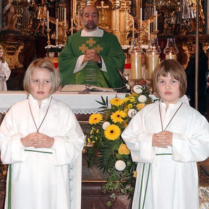 Familienmesse mit Ministrantinnenaufnahme
