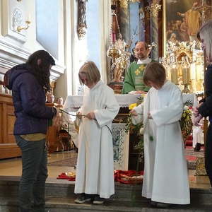 Familienmesse mit Ministrantinnenaufnahme