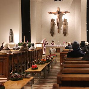 Adventfeier mit Genuss-standln in St. Quirinus