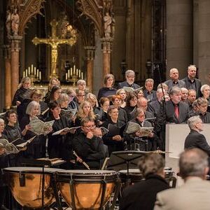 Mehr als 1.200 Besucher:innen kamen am 9. Mai 2026 in den Linzer Mariendom, um Carl Orffs Carmina Burana im Rahmen eines Benefizkonzertes für Pro Mariendom zu erleben. Unter der Leitung von Josef Habringer musizierten das Collegium Vocale Linz, der K