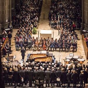 Mehr als 1.200 Besucher:innen kamen am 9. Mai 2026 in den Linzer Mariendom, um Carl Orffs Carmina Burana im Rahmen eines Benefizkonzertes für Pro Mariendom zu erleben. Unter der Leitung von Josef Habringer musizierten das Collegium Vocale Linz, der K