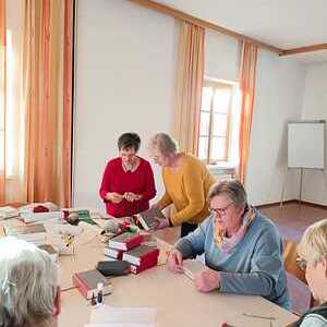 die fleißigen Helferinnen bei der Arbeit
