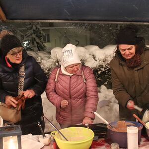 Adventfeier mit Genuss-standln in St. Quirinus