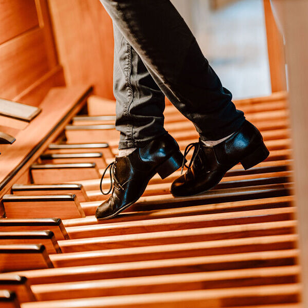 Orgel, die Königin der Instrumente / © Diözese Linz / Frauenkommission / Laurenz Kaiser Alexandra Hauzenberger engagiert sich ehrenamtlich als Organistin in Bad Hall.