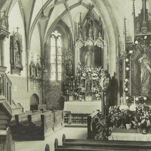 die neugotische Inneneinrichtung um 1910